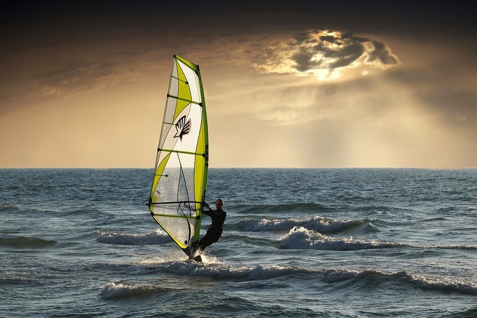 Les bases de la planche à voile pour débutants